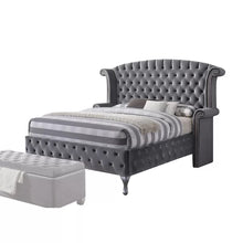 Load image into Gallery viewer, Amor Crowle Upholstered Sleigh Bed